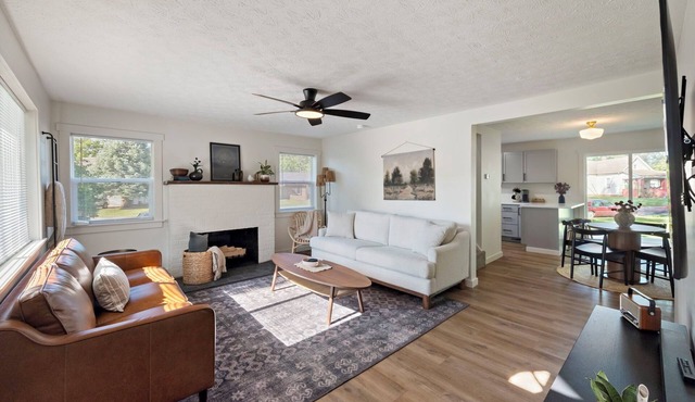 Gorgeous 3BR Design, 2 Living Rooms, Sleeps 10