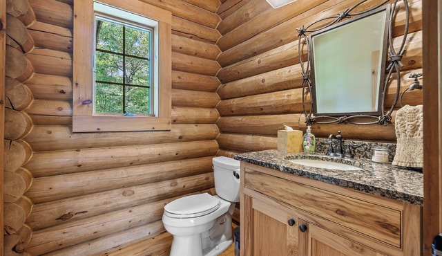 Gorgeous 4-bedroom cabin on the lake in fabulous Fall Creek Falls!