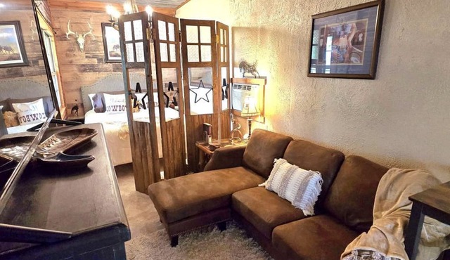 Gorgeous Container for a Romantic Getaway on a Ranch with Incredible Views in Gainesville, Missouri in Gainesville