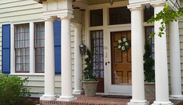 Gorgeous, HUGE 5 bedroms, 3.5 bath, 4000 Sq ft Sunlit Beauty, Downtown