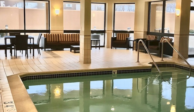 Great Amenities! 3 Comfortable Units, Free Parking, Near Santa's Village!
