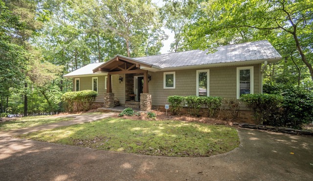 GREAT CLEMSON AND UGA GAME DAY RENTAL!nBeauty of Lake Hartwell at Skipping Rocks