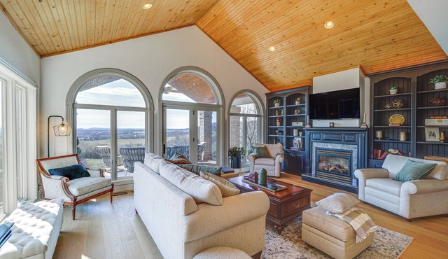 Great for Groups! Luxe + Private Myersville Estate