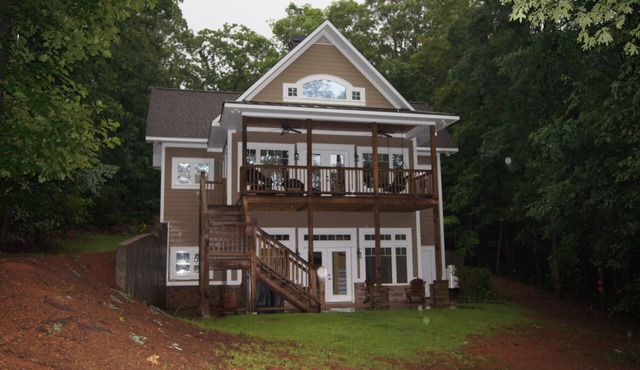 GREAT RATES! Deep Water, Great House, & Awesome Location!
