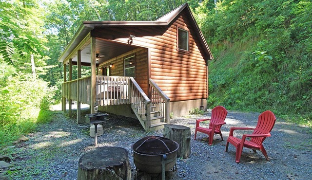 Great small cabin with hot tub