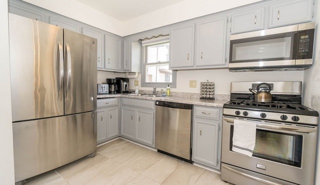 Great Value 3BR 2.5BA Game Rm Free Park, Safe Area