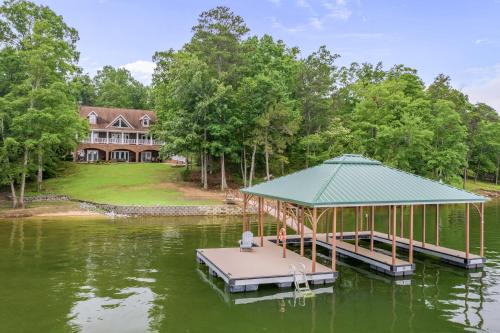 Great Views - With Beach Area! Gorgeous Views Of The Lake in Double Springs