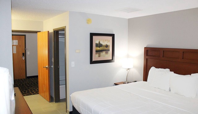 Greenlight Inn & Suites