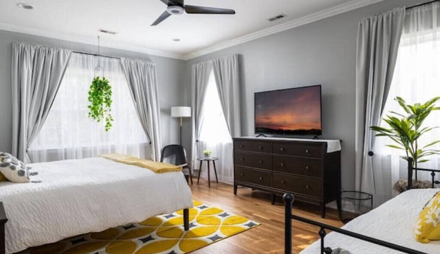 Greensboro's Gem! Group Friendly + Central Location
