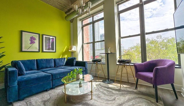 Group-Friendly 2BR Chicago Retreat Near McCormick Place & Soldier Field in Chicago