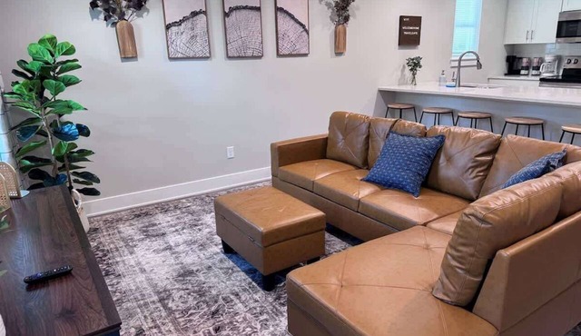 Group-Friendly 6BR Duplex Sleeps 20 Prime Location