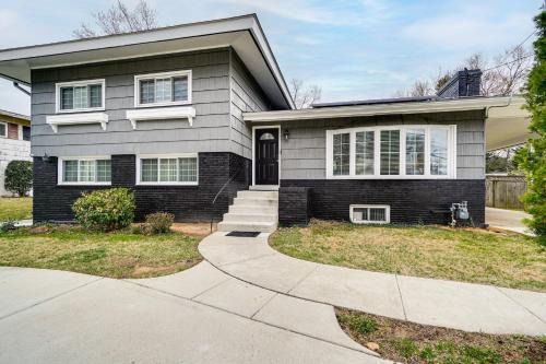 Group Getaway! Modern Silver Spring Home w/Yard