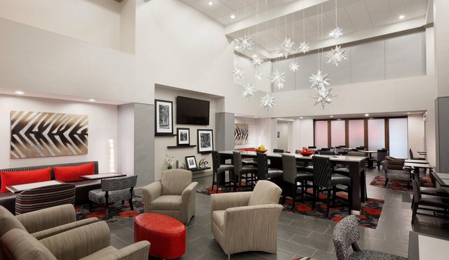 Hampton Inn & Suites Roanoke Airport