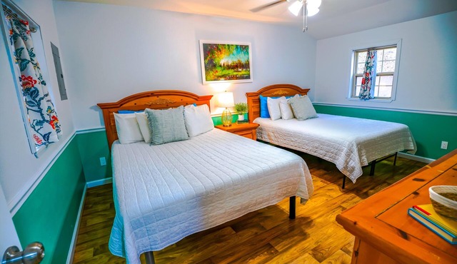 Heartland Holiday Bungalow - Secluded cabin: 1BR (2Q), 1BA (shower), LR, kitchen, patio, fire pit.