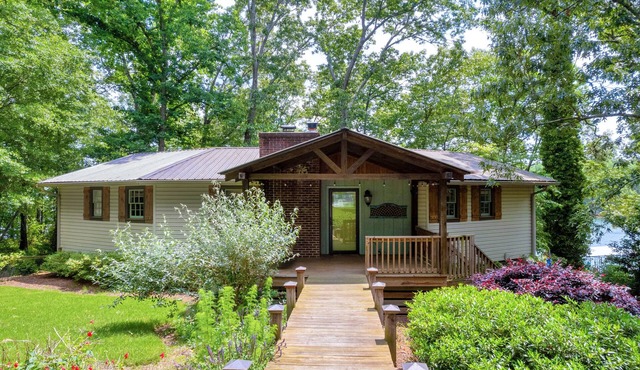 Hidden Lakefront Gem w/3 Master King Bedrooms