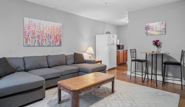 Hide & Seek Lodge l Cozy 2BR l 15 min to RRG l WI-FI