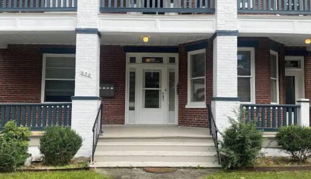 Highland Park Place: Historic Two Bedroom Apt!