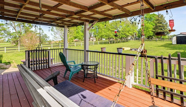 'Hillbilly Paradise' Cabin Near Fort Campbell
