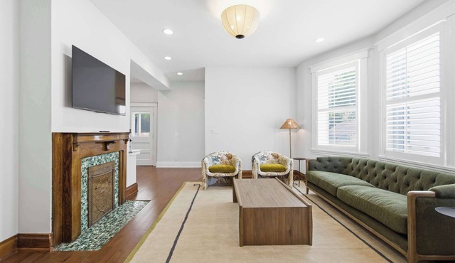 Hillside Hyde Park Home 4BDR