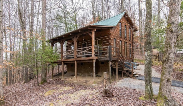 Hillside Loft Cabin- Hot Tub, WiFi, 20 mins from Natural Bridge