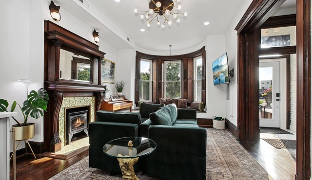 Historic-7BR/4.5BA-Walk to DC Sights + Parking