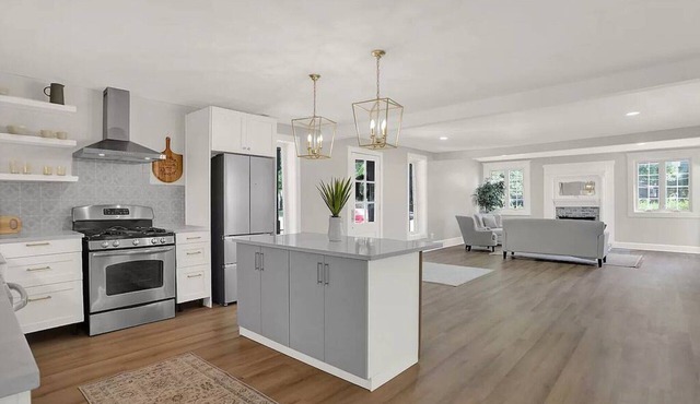 Historic Carmel Home! Location!