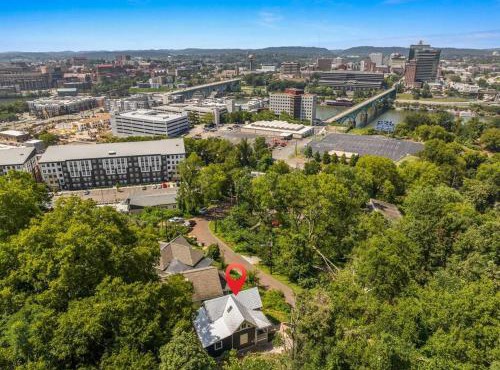 Historic Renovated 2BD - Overlooking Downtown
