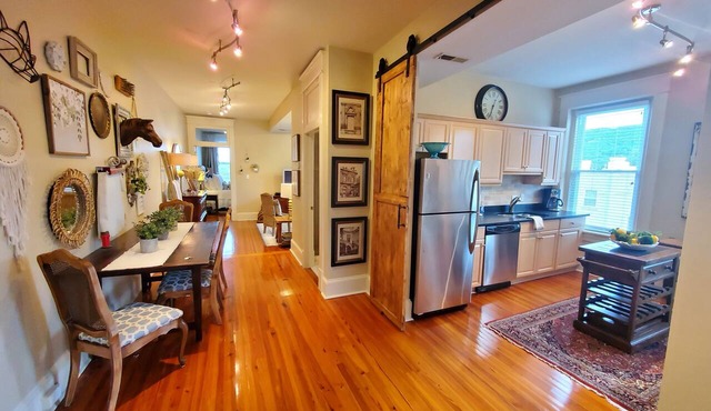 Historic Urban Downtown Loft 2 Bedroom 2 Bath with Parking