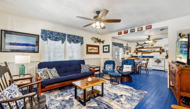 Historic * Walkable * Downtown * Boat Parking * Fire Pit in Cedar Key