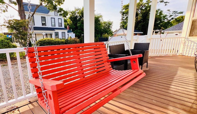 Historic Waterfront Home - Sleeps 10 - Walk to Downtown Hampton