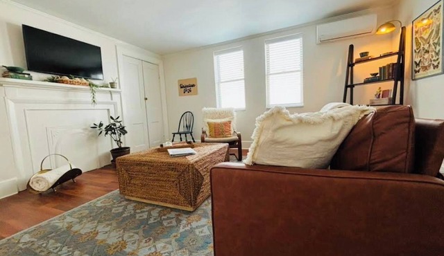 Historically Charming 2 bedroom Apartment in the heart of Uniontown in Uniontown