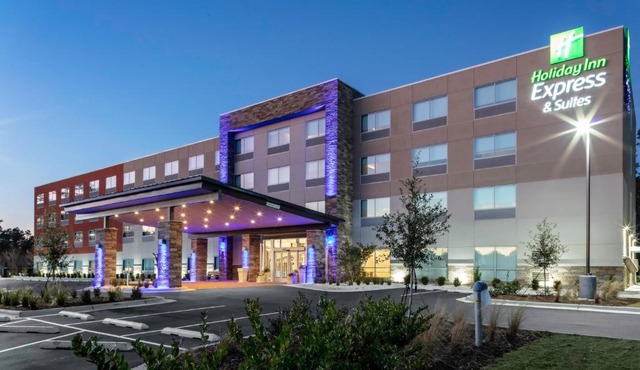 Holiday Inn Express & Suites Wilmington West - Medical Park by IHG