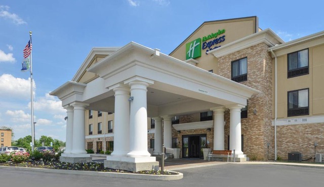 Holiday Inn Express & Suites Greenfield by IHG