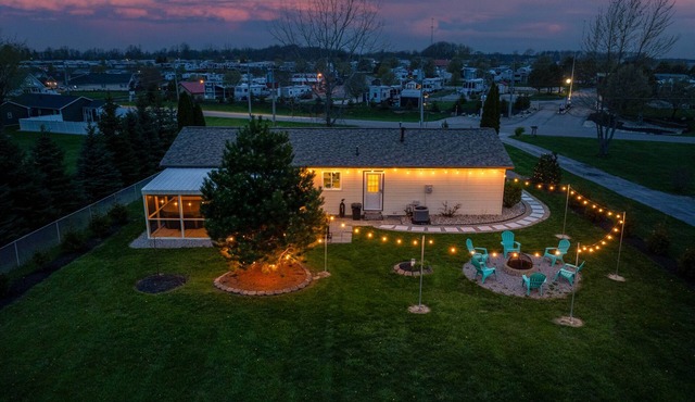 Home w/Game Room, Boat Dock, Hot Tub on 2/3 acre