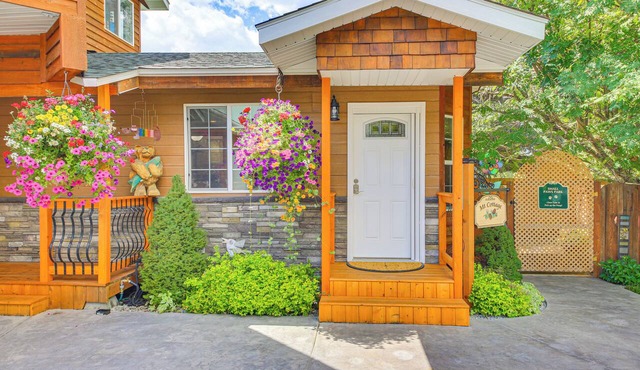 Homey Pet-friendly Libby Cottage w/Yard by Creek! in Libby