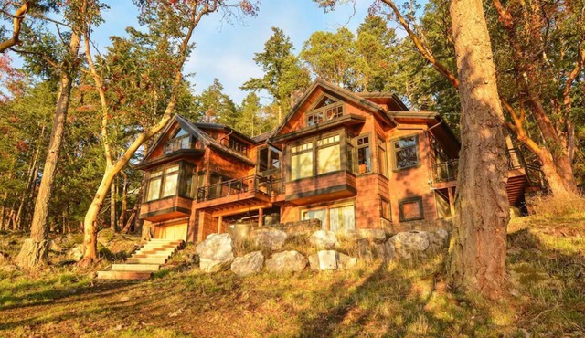 Hook's Nest- Magnificent Waterfront Home in Eastsound