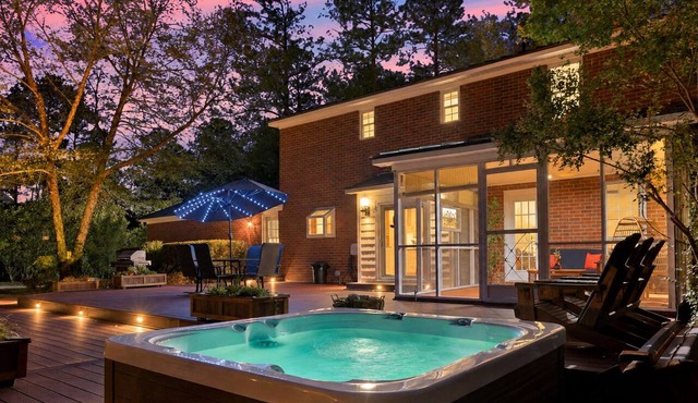 Horseshoe Pit Game Room Spa Huge Backyard