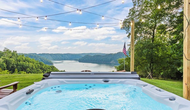 Hot Tub & Breathtaking View on Dale Hollow Lake