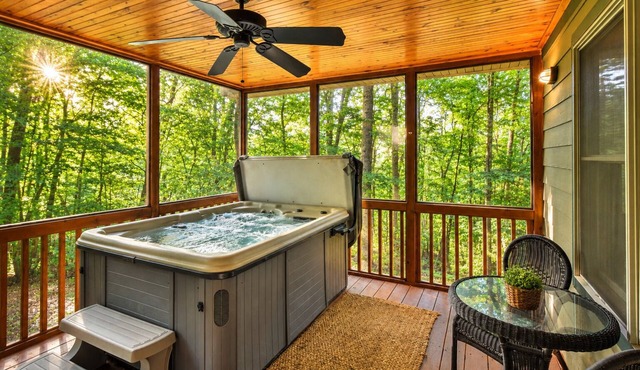 Hot Tub, Firepit, Minutes to Helen