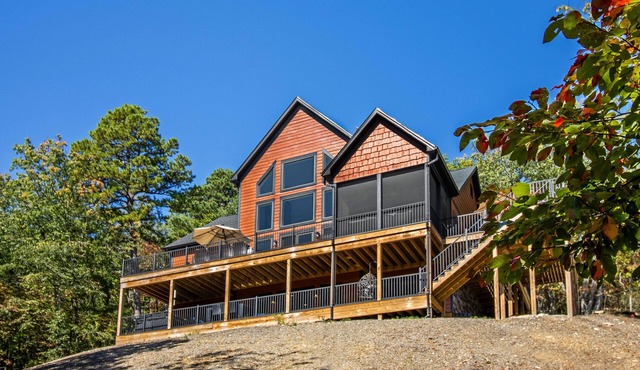 Hot Tub, Game Room, Mountain Views!