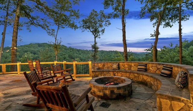 Hot Tub & Mtn Views! Creekside Mineral Bluff Cabin