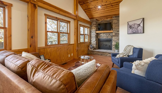Hot Tub Overlooking Sunset Ridge | Sleeps 6