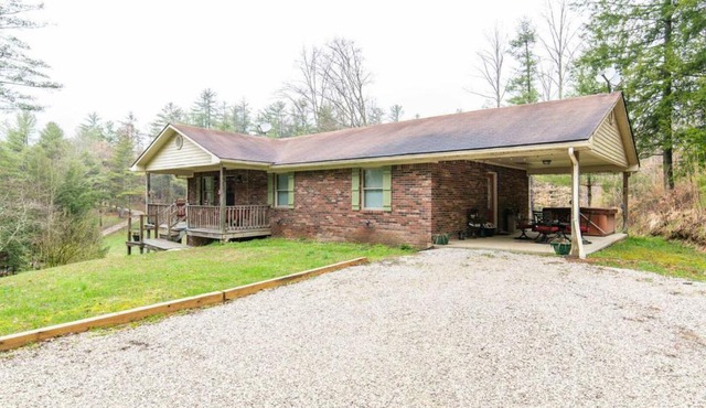 Hot Tub & WiFi -Carrie's Cottage - Red River Gorge