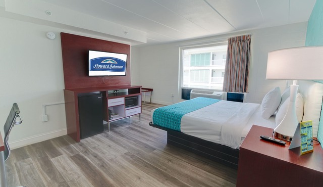 Howard Johnson by Wyndham Virginia Beach At The Beach