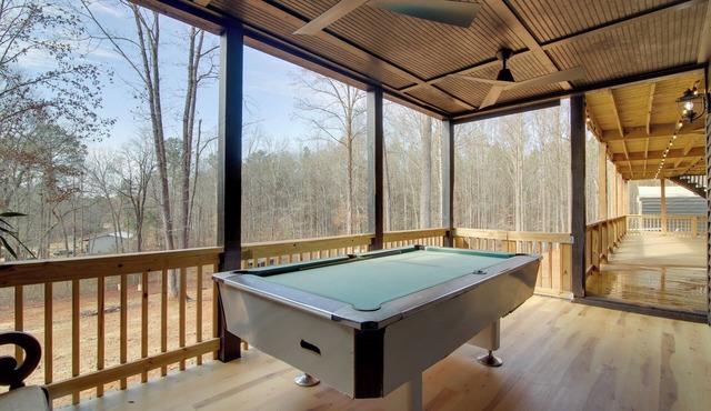Huge 3-Unit Commerce Estate Near ATL Dragway!