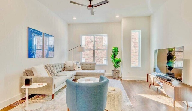 Huge Luxury Downtown Home w Rooftop Deck! 12 beds!