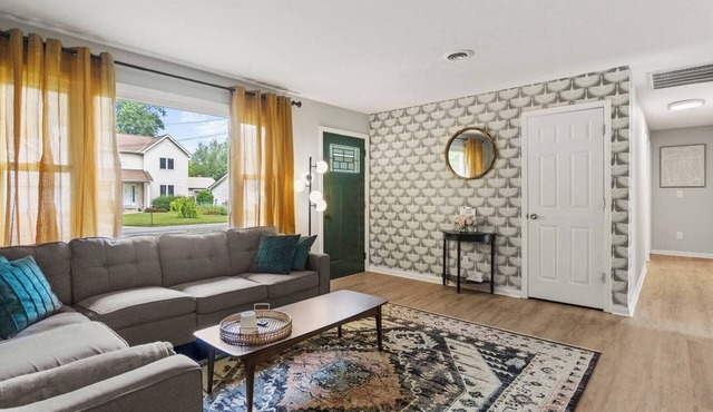 Huntertown! 4 Beds & Pet Friendly Fenced Yard +W/D