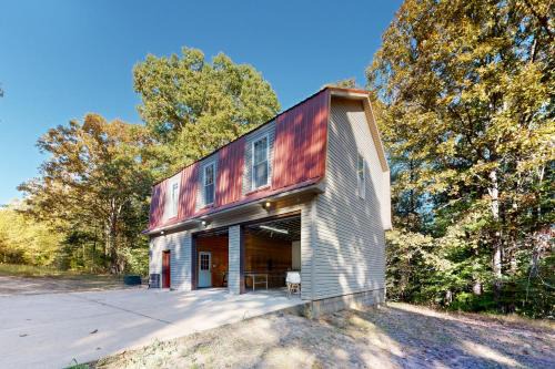 Hunting Home Base! 75-Acre Tennessee Getaway