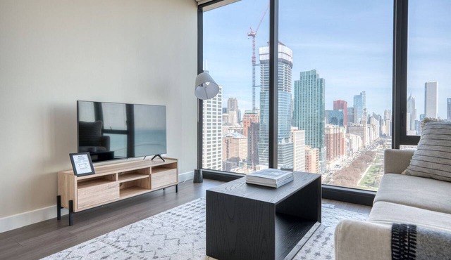 Ideal South Loop 1BR w/Pool, Gym & Spa, nr Grant Park, by Blueground