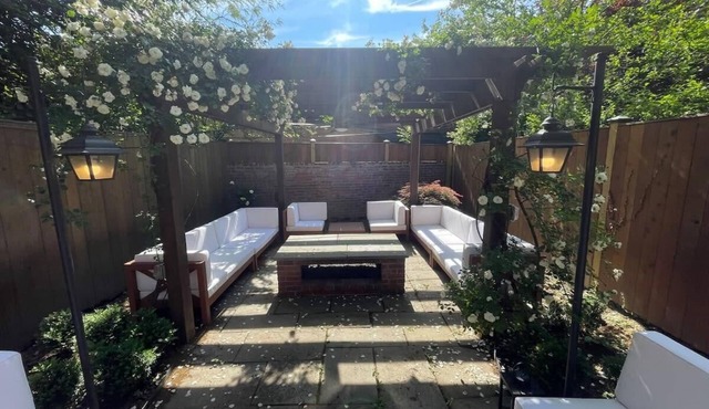 Idyllic Georgetown | Garden + Firepit | Sleeps 7